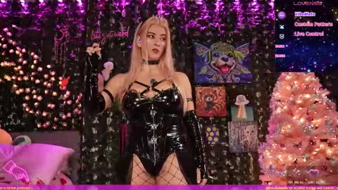 Snapshot of bellabearts chatting on 12-17-25, 05:41 Bellalunabear trans JadePlant Cis online show from 12-17-25, 05:41