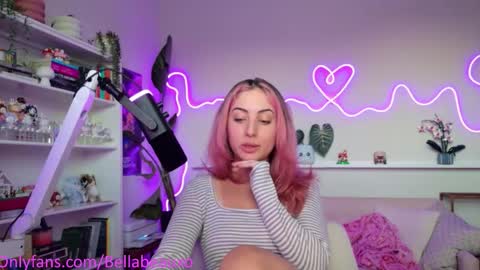 Snapshot of bellabeauu chatting on 03-22-26, 12:36 bella beau online show from 03-22-26, 12:36
