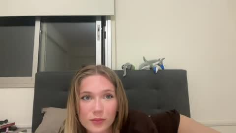 Snapshot of bellabloomx chatting on 05-26-26, 05:53 Bella Bloom online show from 05-26-26, 05:53