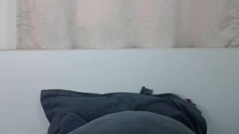 Snapshot of bellacrystall chatting on 11-24-25, 06:02 bellacrystall online show from 11-24-25, 06:02