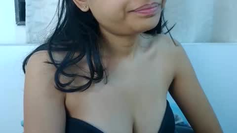 Snapshot of bellacrystall chatting on 03-01-26, 04:25 bellacrystall online show from 03-01-26, 04:25