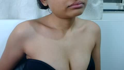 bellacrystall online show from 07-18-26, 06:45