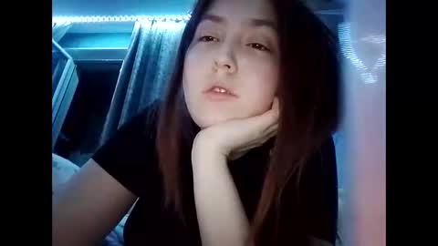 Snapshot of bellahadid8 chatting on 11-26-25, 09:49 Charming Hamster online show from 11-26-25, 09:49