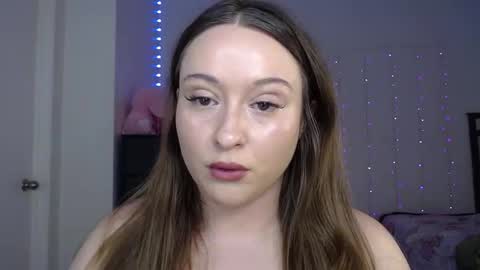 Snapshot of bellamonroee chatting on 01-05-25, 08:43 Bella Monroe online show from 01-05-25, 08:43