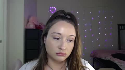 Snapshot of bellamonroee chatting on 01-17-25, 04:49 Bella Monroe online show from 01-17-25, 04:49