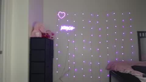 Snapshot of bellamonroee chatting on 01-17-25, 07:51 Bella Monroe online show from 01-17-25, 07:51