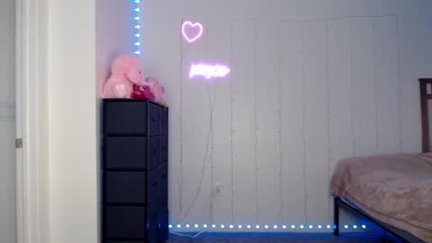 Snapshot of bellamonroee chatting on 02-02-25, 05:53 Bella Monroe online show from 02-02-25, 05:53