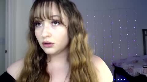 Snapshot of bellamonroee chatting on 02-04-25, 04:26 Bella Monroe online show from 02-04-25, 04:26