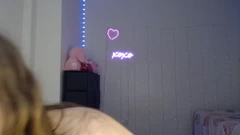 Snapshot of bellamonroee chatting on 02-07-25, 08:33 Bella Monroe online show from 02-07-25, 08:33