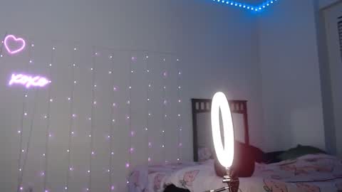 Snapshot of bellamonroee chatting on 02-21-25, 07:45 Bella Monroe online show from 02-21-25, 07:45