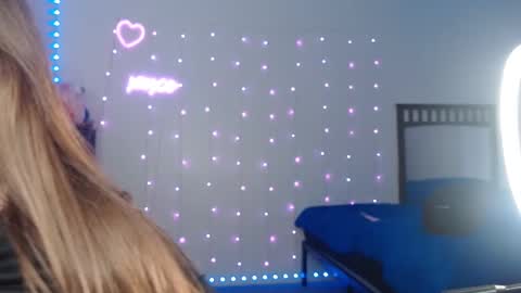 Snapshot of bellamonroee chatting on 02-23-25, 07:44 Bella Monroe online show from 02-23-25, 07:44