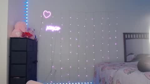 Snapshot of bellamonroee chatting on 02-26-25, 08:15 Bella Monroe online show from 02-26-25, 08:15