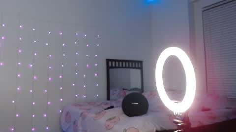 Snapshot of bellamonroee chatting on 03-04-25, 07:51 Bella Monroe online show from 03-04-25, 07:51