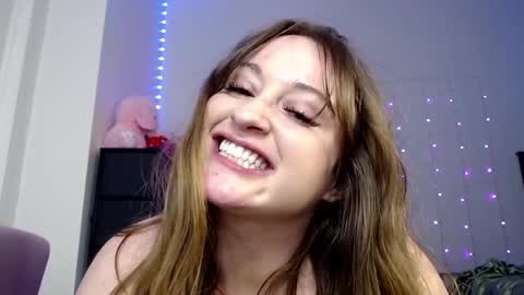 Snapshot of bellamonroee chatting on 03-08-25, 08:55 Bella Monroe online show from 03-08-25, 08:55