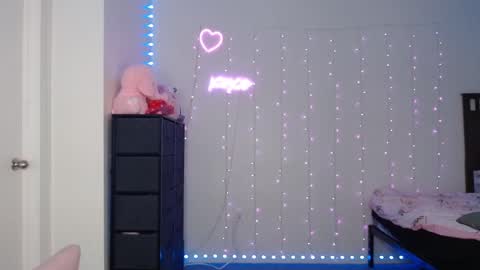 Snapshot of bellamonroee chatting on 03-10-25, 03:56 Bella Monroe online show from 03-10-25, 03:56