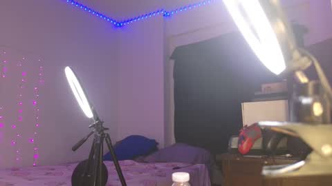 Snapshot of bellamonroee chatting on 09-10-25, 03:28 Bella Monroe online show from 09-10-25, 03:28