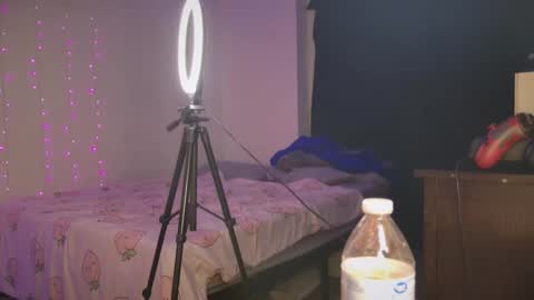 Snapshot of bellamonroee chatting on 09-15-25, 03:28 Bella Monroe online show from 09-15-25, 03:28