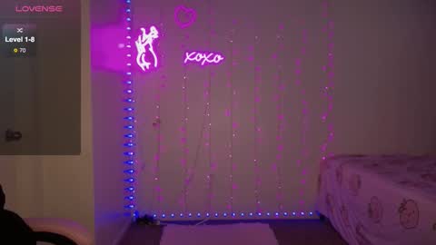 Snapshot of bellamonroee chatting on 02-27-26, 04:12 Bella Monroe online show from 02-27-26, 04:12