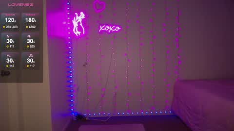 Snapshot of bellamonroee chatting on 06-15-26, 04:58 Bella Monroe online show from 06-15-26, 04:58