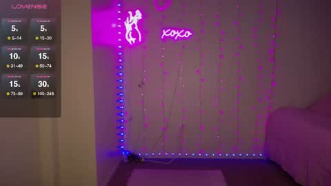 Snapshot of bellamonroee chatting on 06-16-26, 04:26 Bella Monroe online show from 06-16-26, 04:26