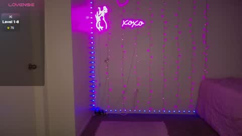 Snapshot of bellamonroee chatting on 06-21-26, 03:53 Bella Monroe online show from 06-21-26, 03:53