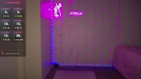 Snapshot of bellamonroee chatting on 06-23-26, 05:38 Bella Monroe online show from 06-23-26, 05:38