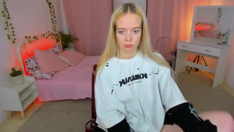 Snapshot of bellamontgomery chatting on 05-31-26, 10:22 Bella online show from 05-31-26, 10:22