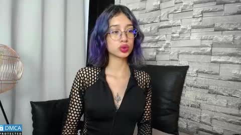 Snapshot of bellaodisea chatting on 02-22-25, 04:19 online show from 02-22-25, 04:19