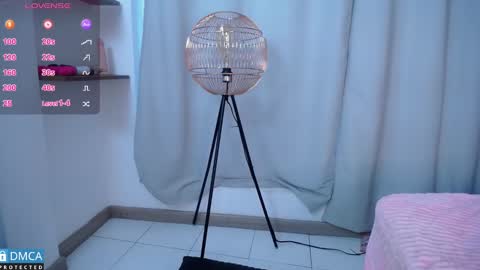 Snapshot of bellaodisea chatting on 03-12-25, 07:49 online show from 03-12-25, 07:49