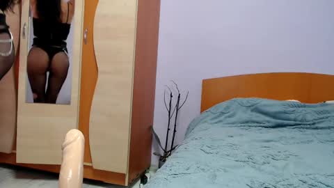 Snapshot of bellaqueen0701 chatting on 02-28-25, 11:03 bellaqueen0701 online show from 02-28-25, 11:03