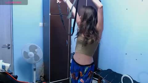 Snapshot of bellaqueen0701 chatting on 09-18-25, 01:02 bellaqueen0701 online show from 09-18-25, 01:02