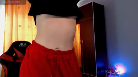 Snapshot of bellaqueen0701 chatting on 10-09-25, 05:16 bellaqueen0701 online show from 10-09-25, 05:16