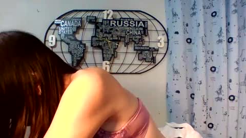 Snapshot of bellaqueen69 chatting on 11-21-25, 02:21 Bella shane online show from 11-21-25, 02:21
