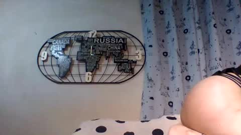 Snapshot of bellaqueen69 chatting on 12-19-25, 04:19 Bella shane online show from 12-19-25, 04:19