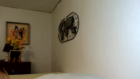 Snapshot of bellaqueen69 chatting on 02-20-26, 06:26 Bella shane online show from 02-20-26, 06:26