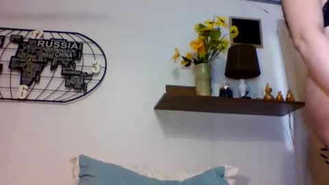 Snapshot of bellaqueen69 chatting on 03-06-26, 02:19 Bella shane online show from 03-06-26, 02:19