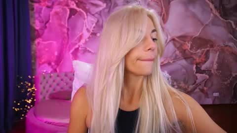 Bella online show from 10-20-25, 02:23