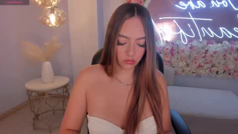 Snapshot of bellarosex1 chatting on 09-11-25, 03:39 Bella Rose online show from 09-11-25, 03:39