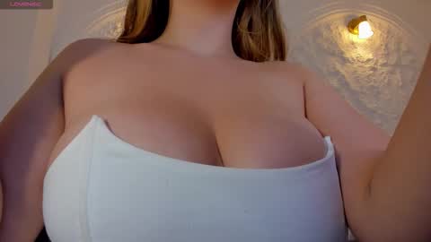 Snapshot of bellarosex1 chatting on 10-24-25, 03:58 Bella Rose online show from 10-24-25, 03:58