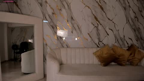 Snapshot of bellarosex1 chatting on 11-11-25, 04:01 Bella Rose online show from 11-11-25, 04:01