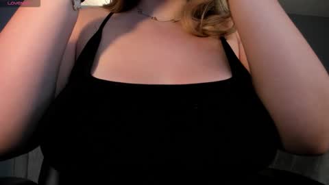 Snapshot of bellarosex1 chatting on 12-03-25, 03:25 Bella Rose online show from 12-03-25, 03:25