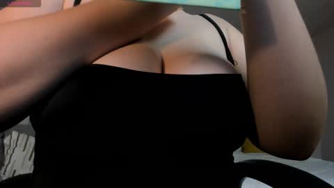 Snapshot of bellarosex1 chatting on 12-16-25, 04:50 Bella Rose online show from 12-16-25, 04:50