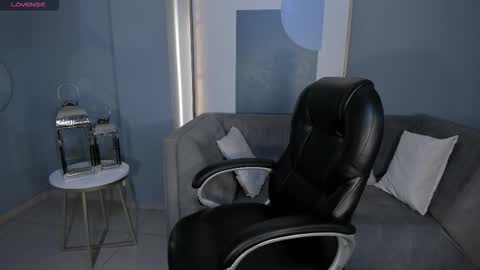 Snapshot of bellarosex1 chatting on 12-22-25, 04:20 Bella Rose online show from 12-22-25, 04:20