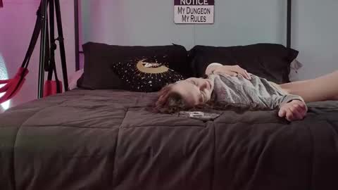 Snapshot of bellaskeykeeper chatting on 02-10-26, 05:50 Bellaskeykeeper online show from 02-10-26, 05:50