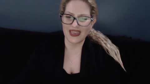 Snapshot of bellastar84 chatting on 02-10-25, 08:10 Starr40 online show from 02-10-25, 08:10