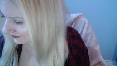 Snapshot of bellastar84 chatting on 02-18-25, 01:00 Starr40 online show from 02-18-25, 01:00