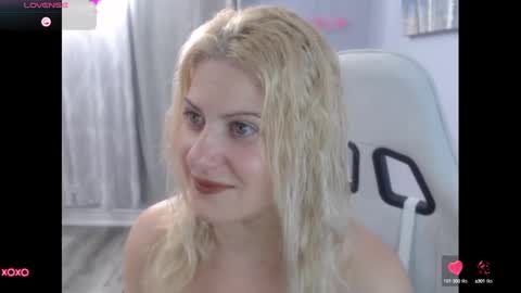 Snapshot of bellastar84 chatting on 09-10-25, 12:38 Starr40 online show from 09-10-25, 12:38