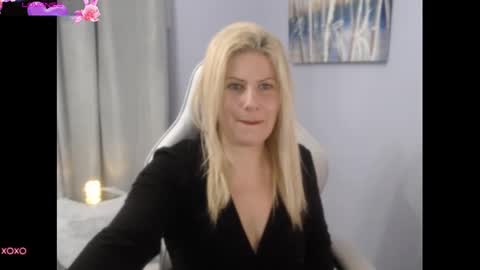 Snapshot of bellastar84 chatting on 09-22-25, 11:01 Starr40 online show from 09-22-25, 11:01