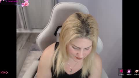 Snapshot of bellastar84 chatting on 10-14-25, 10:49 Starr40 online show from 10-14-25, 10:49