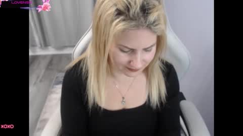 Snapshot of bellastar84 chatting on 10-17-25, 12:41 Starr40 online show from 10-17-25, 12:41